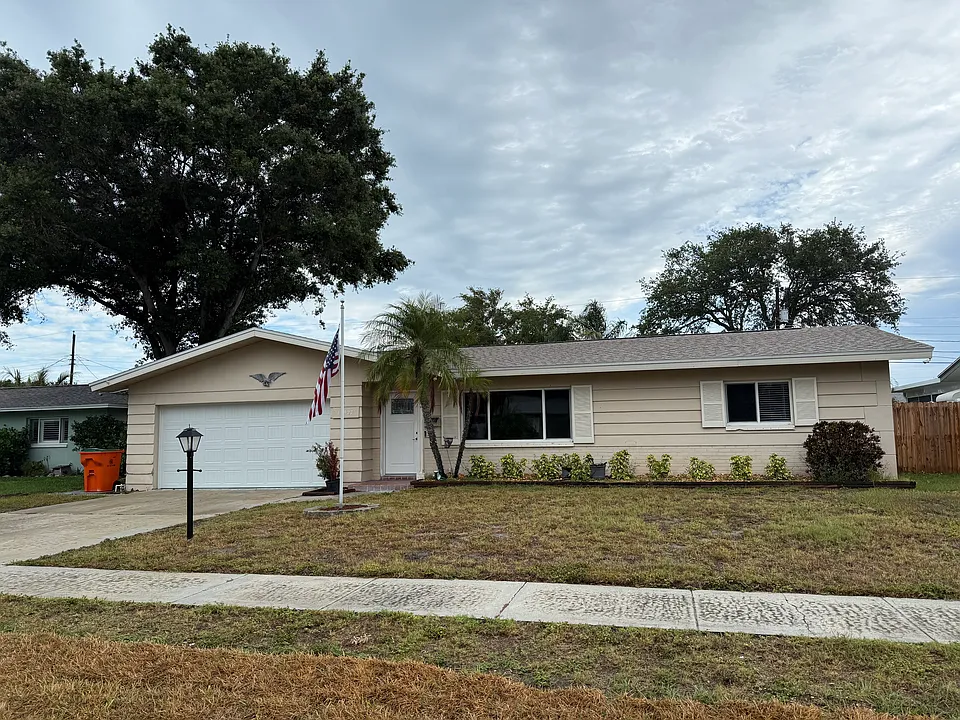 13927 Sunset Dr