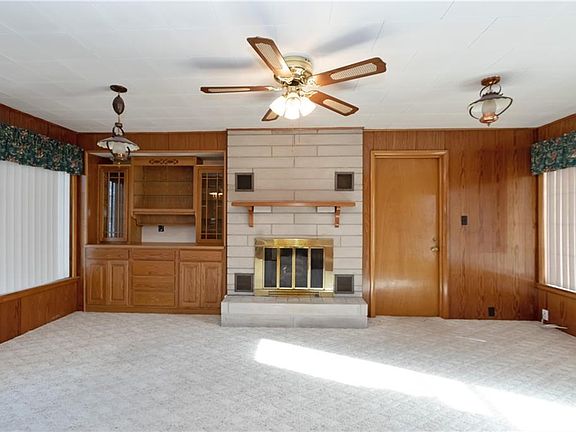 3rd image of 402 E 14th St