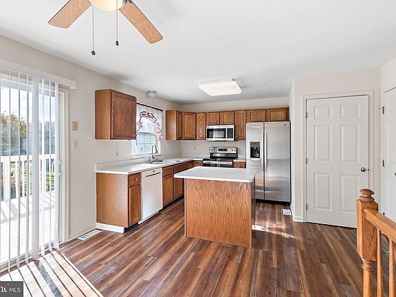 2nd image of 123 Lauren Pl