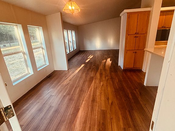 5th image of 255 Highland Dr