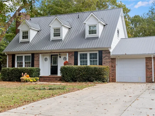 106 Randall Ct, West Union, SC 29696
