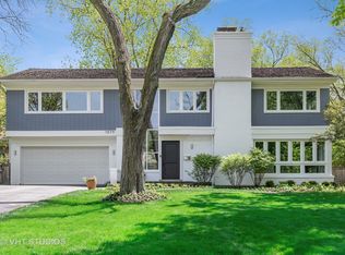 1079 Oak Ridge Dr, Glencoe, IL 60022