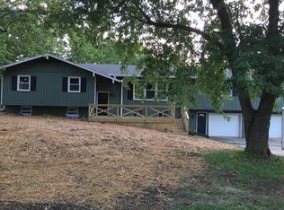 904 N 10th St, Albany, MO 64402