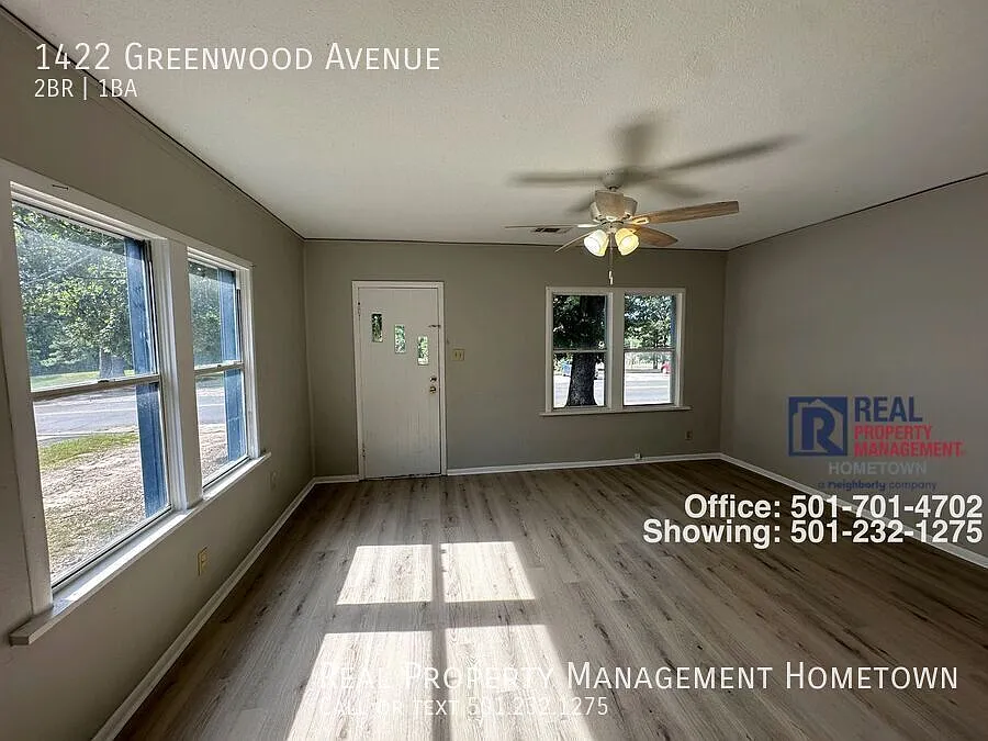 Nice Duplex In The Middle Of Town!! — Photo 3