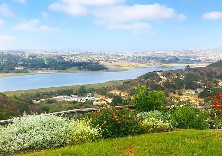 1807 Amalfi Dr — Photo 1