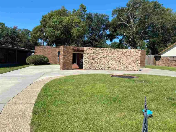 7121 Washington St, Groves, TX 77619