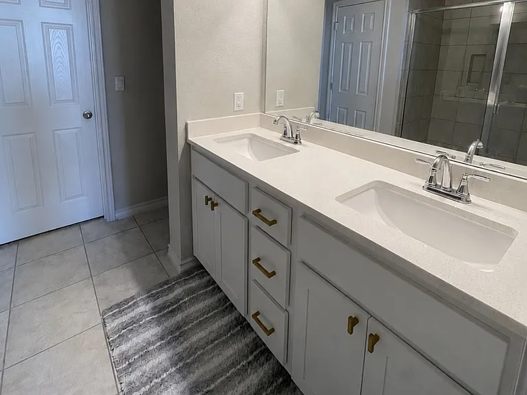 15807 Crissom Ln — Photo 12