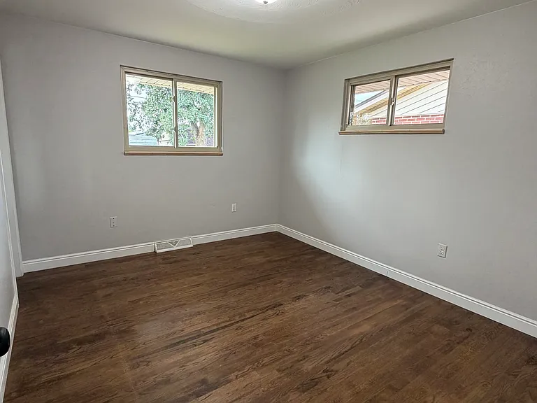 241 S 15th Ave — Photo 4