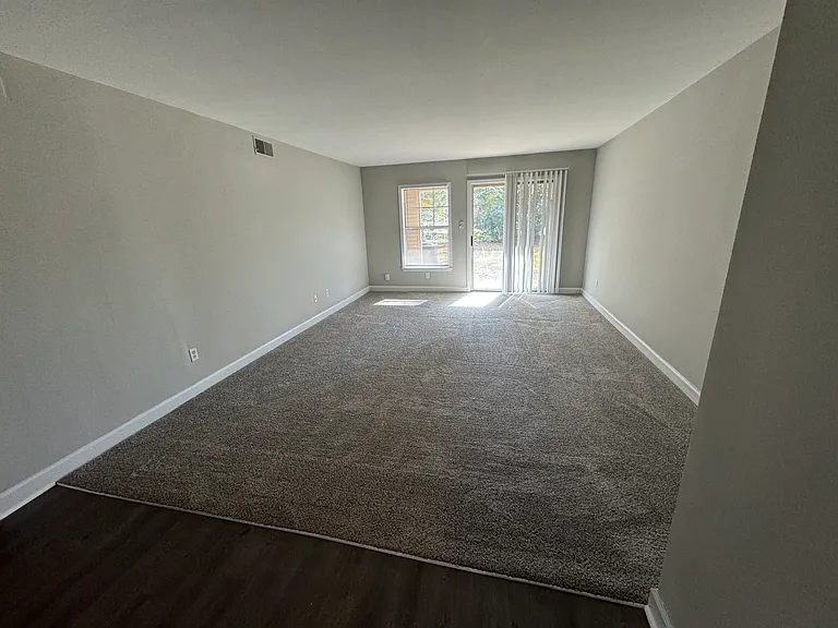 Avery Close Condominiums — Photo 58