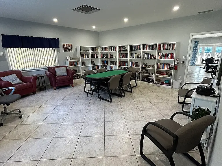 1540 Glen Oaks Dr E #B-221 — Photo 35