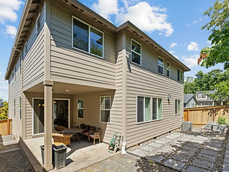 4068 NW 20th Ave — Photo 32