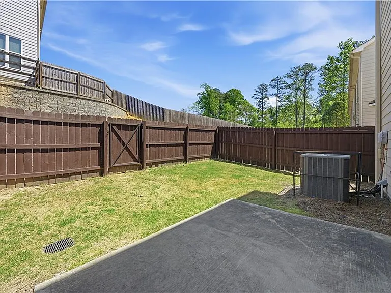 2730 Kemp Ct — Photo 35