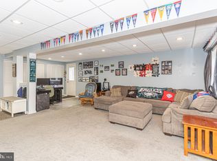 123 Maple Ave, Willow Grove, PA 19090