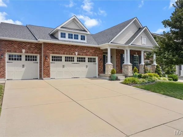 101 Countryshire Dr, Lake Saint Louis, MO 63367