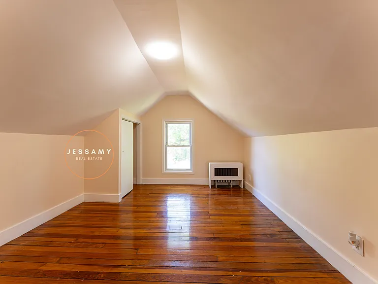 33 Oneida Ave #3 — Photo 4