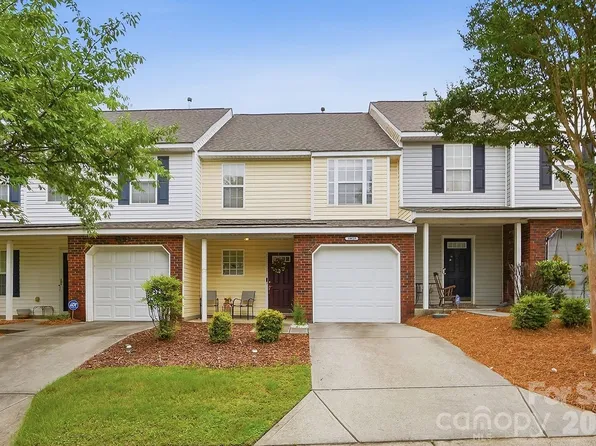 10618 Pointed Leaf Ct, Charlotte, NC 28213