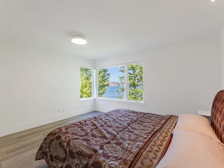 Landry Cres — Photo 24