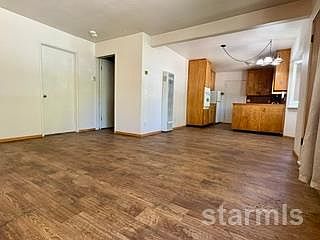 4th image of 900 Patricia Ln