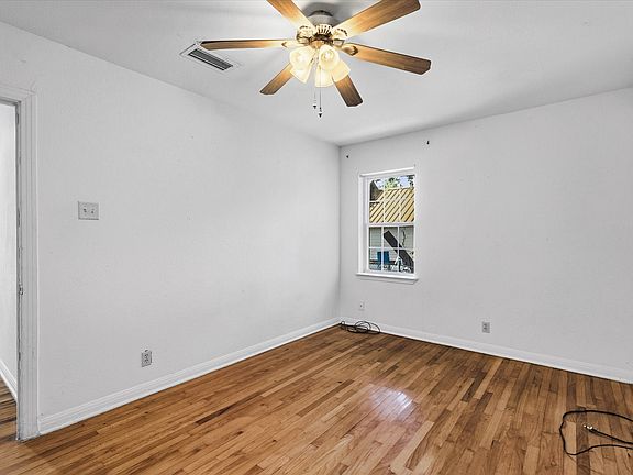 4th image of 307 Depot St