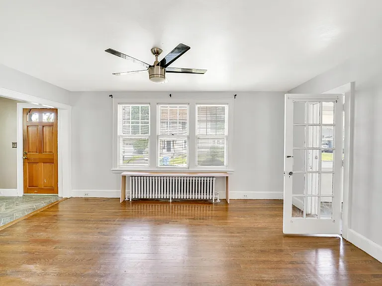 103 Robert St — Photo 2