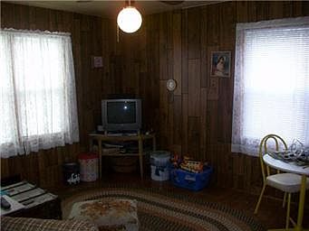 4th image of 5820 Oxford Ave