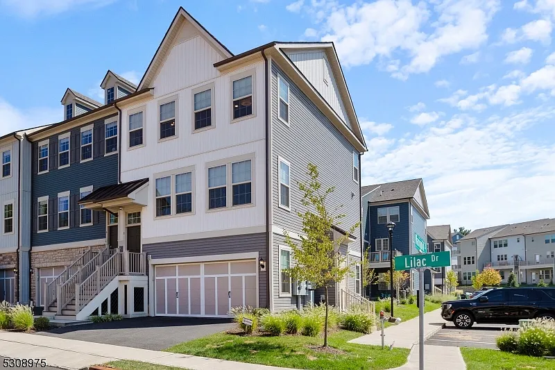 8 Lilac Dr photo 1