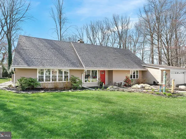 8 Coachman Ct, Wilmington, DE 19803