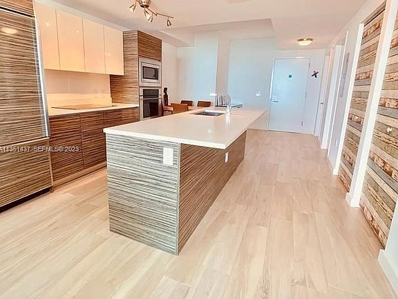 3rd image of 460 NE 28th St APT 507