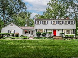 101 Mariner Cir, Trumbull, CT 06611