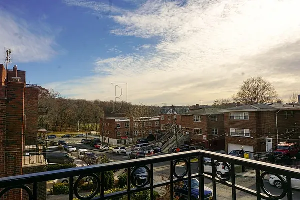 Rented by Bouklis Group | media 26