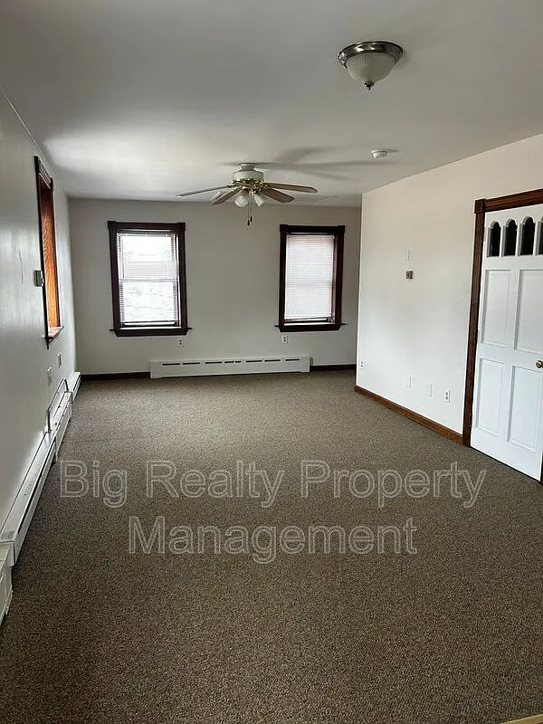 Studio, 350 sqft, $1,000 — Photo 1