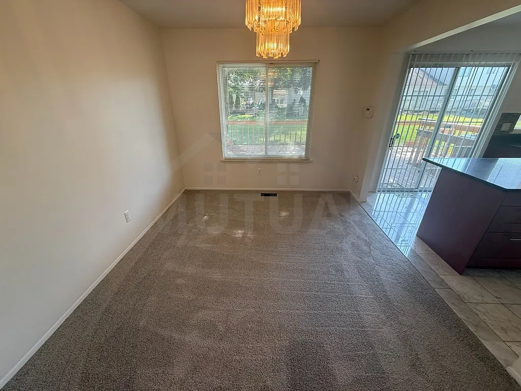4 bed, 2.5 bath, 2050 sqft, $3,245 — Photo 4
