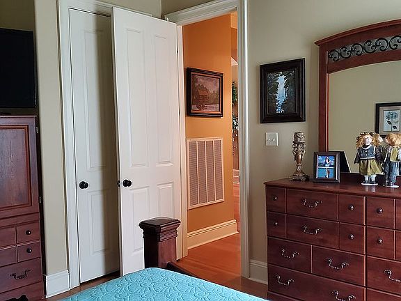 3rd image of 481 Sugar Highland Blvd