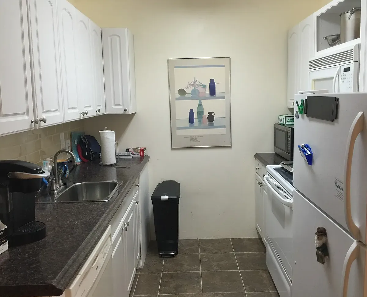 Building Photo - 1071 Yarmouth Dr #1071