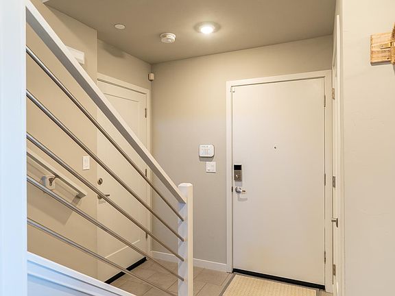 2nd image of 403 Lug Ln