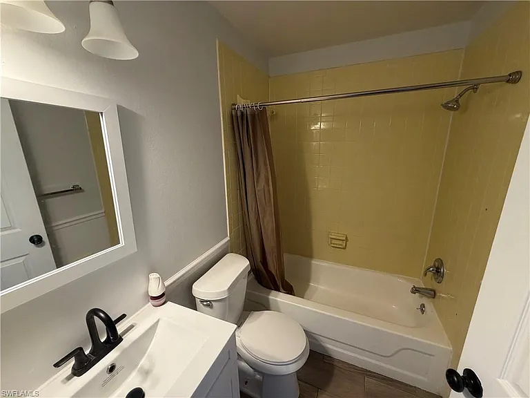 937 SW 52nd St — Photo 11