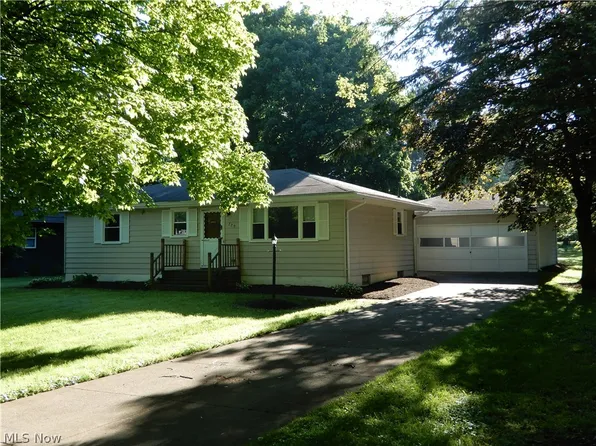 729 Wesleyan Ave, Barberton, OH 44203