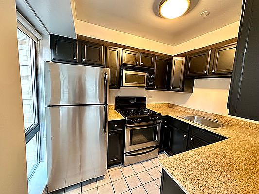 3rd image of 756 Washington St APT 6D
