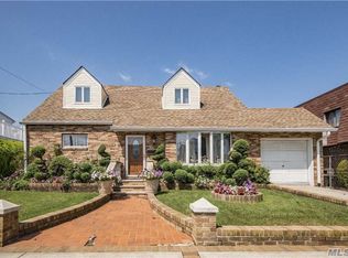 15720 83rd St, Jamaica, NY 11414