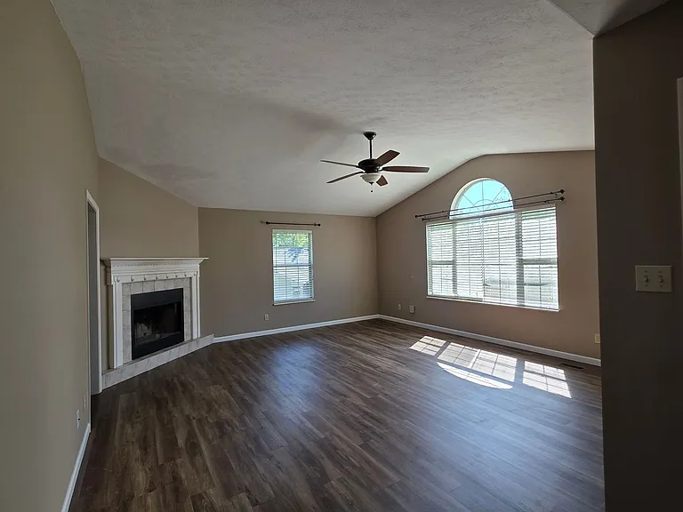 1012 Willow Creek Cir — Photo 7