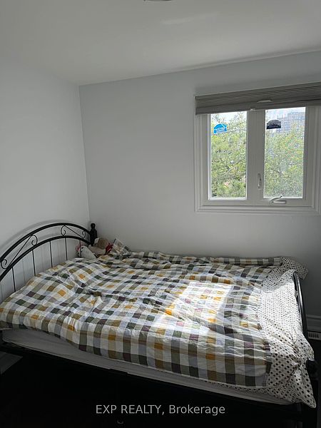 Toronto House for rent - 5 Bedrooms — photo 3