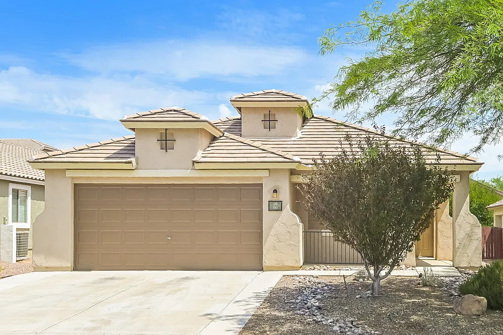 3 bed, 2.0 bath, 1800 sqft, $2,140 — Photo 1