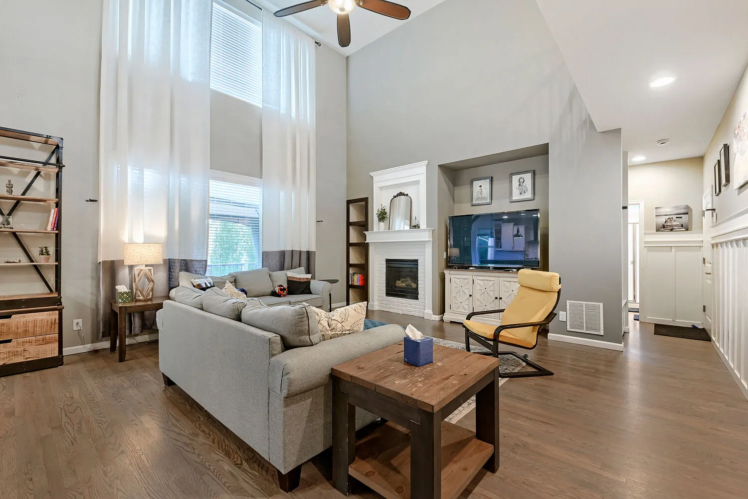 4 bed, 4800 sqft, $4,800 — Photo 2