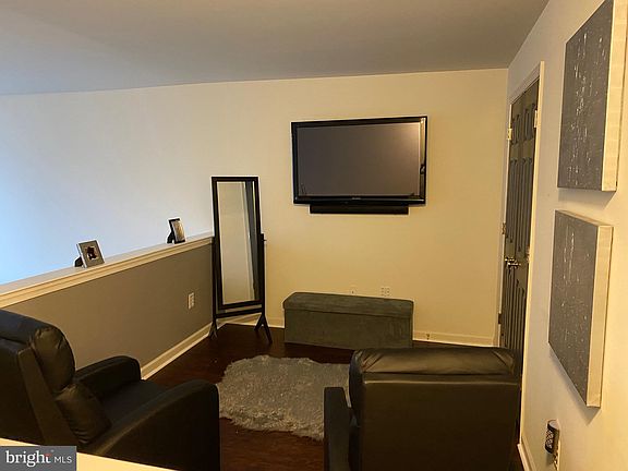2nd image of 1056 Worth Ln Unit B3l