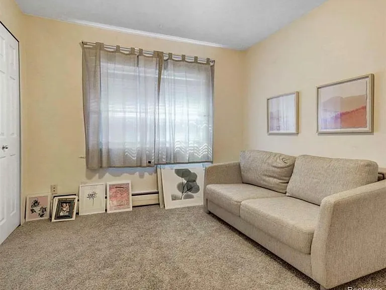 721 W Maple Rd — Photo 13