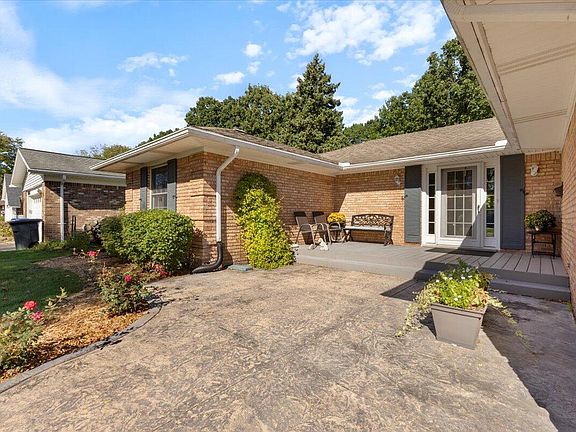 4th image of 43782 Leeann Ln