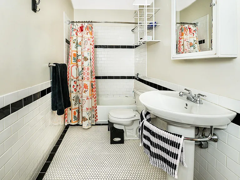 213 N Walnut St #1-3-4 — Photo 20