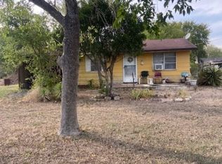 3124 Plant Rd, Luling, TX 78648