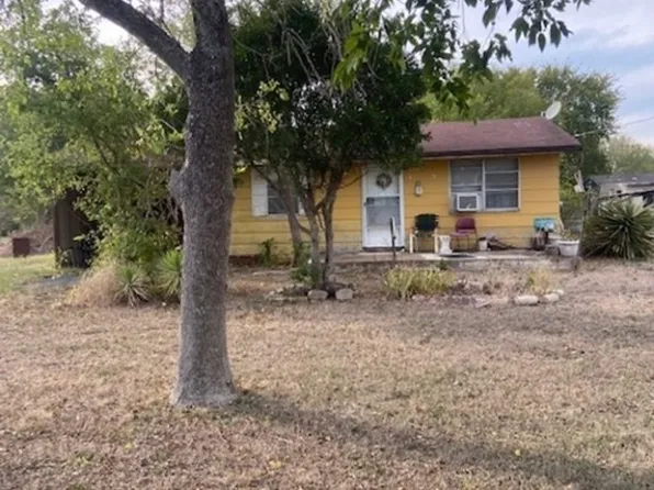 3124 Plant Rd, Luling, TX 78648