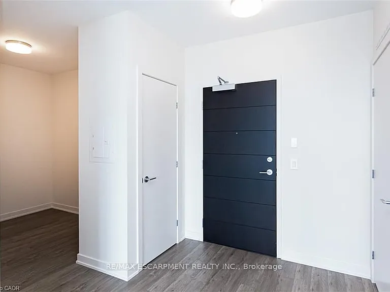 212 King William St E #1019 — Photo 8